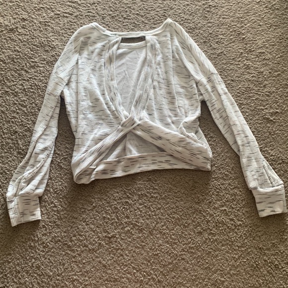 Rue 21 size M open back light soft fabric sweater - Picture 3 of 3